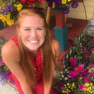 MEET YOUR POSHER!!😊